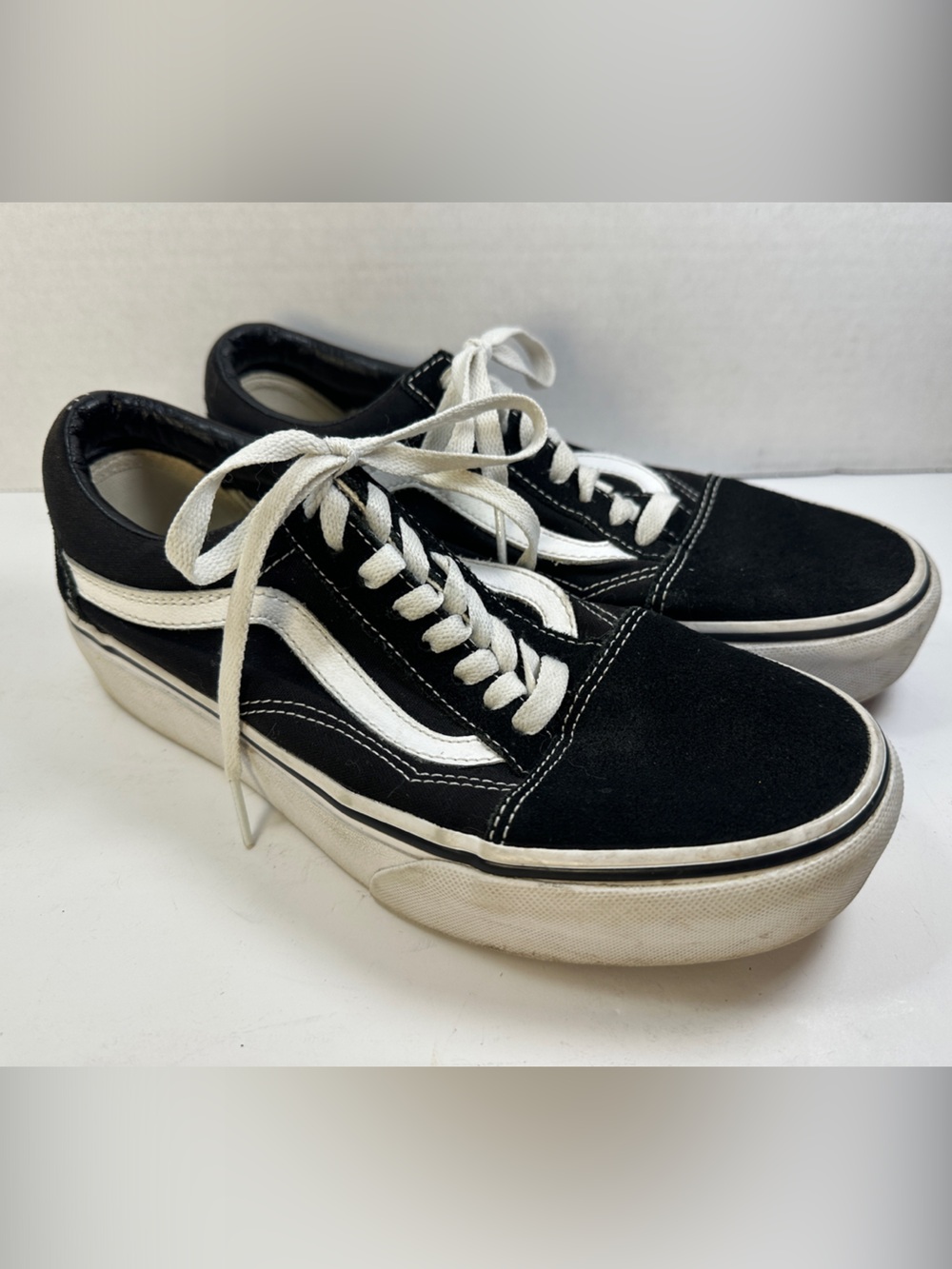 Vans Mens 6.5 Women’s 8 Black White Low-Top Skate Shoes Sneakers
